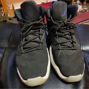 Up for sale is a pair of Air Jordans men’s size 9 pre-owned.